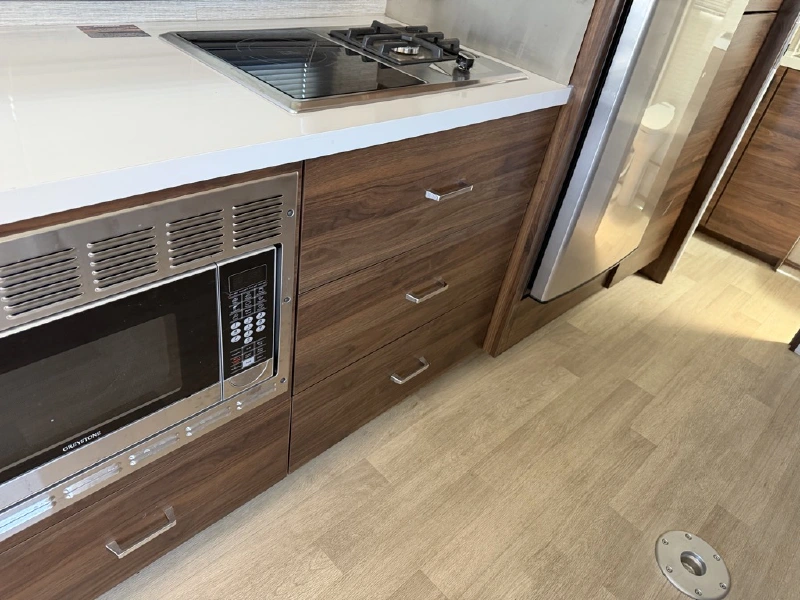 2021 WINNEBAGO NAVION 24D