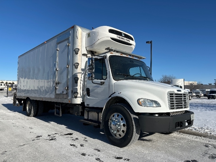 2016 FREIGHTLINER BUSINESS CLASS M2 106 in De Pere, WI