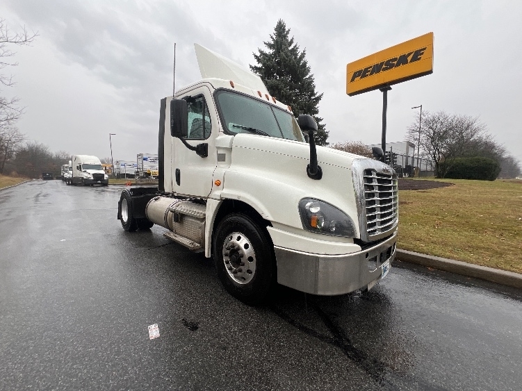 2019 FREIGHTLINER CASCADIA 125 in Montgomery, NY