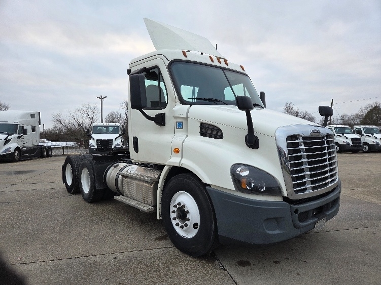 2019 FREIGHTLINER CASCADIA 113 in Parkersburg, WV