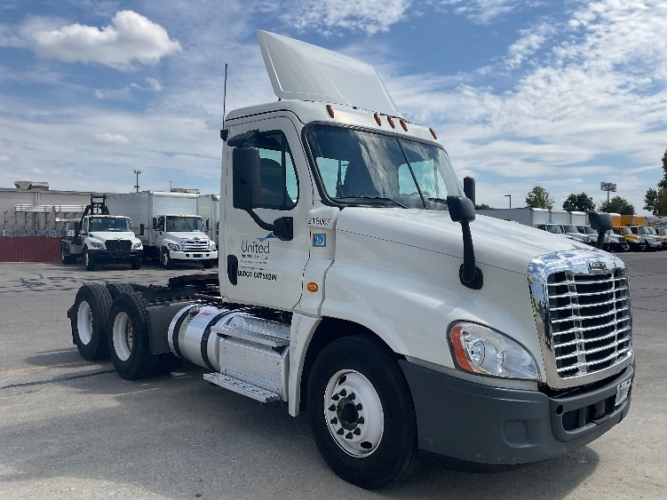 2019 FREIGHTLINER CASCADIA 125 in Indianapolis, IN