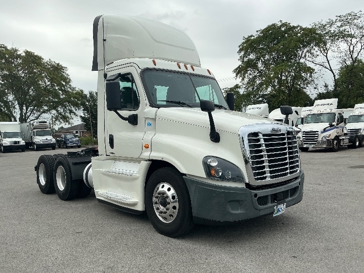 2019 FREIGHTLINER CASCADIA 125 in Lexington, KY