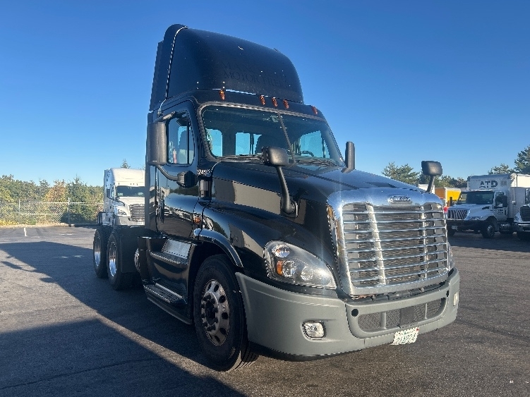 2019 FREIGHTLINER CASCADIA 125 in Londonderry, NH