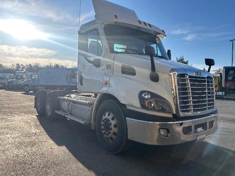 2019 FREIGHTLINER CASCADIA 113 in Londonderry, NH