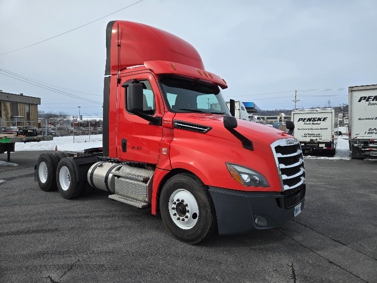 2019 FREIGHTLINER CASCADIA 126 in Harrisonburg, VA