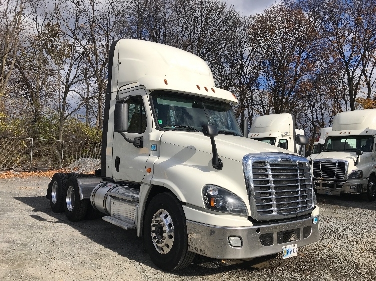 2019 FREIGHTLINER CASCADIA 125 in Cleona, PA