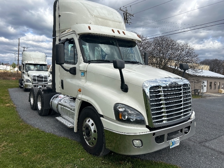 2019 FREIGHTLINER CASCADIA 125 in Cleona, PA
