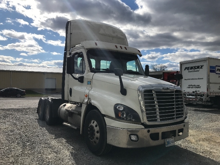 2019 FREIGHTLINER CASCADIA 125 in Cleona, PA