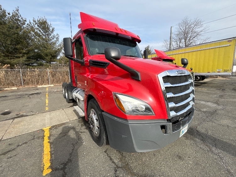 2019 FREIGHTLINER CASCADIA 126 in Edison, NJ