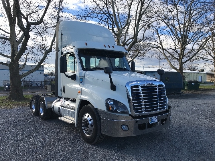 2019 FREIGHTLINER CASCADIA 125 in Cleona, PA