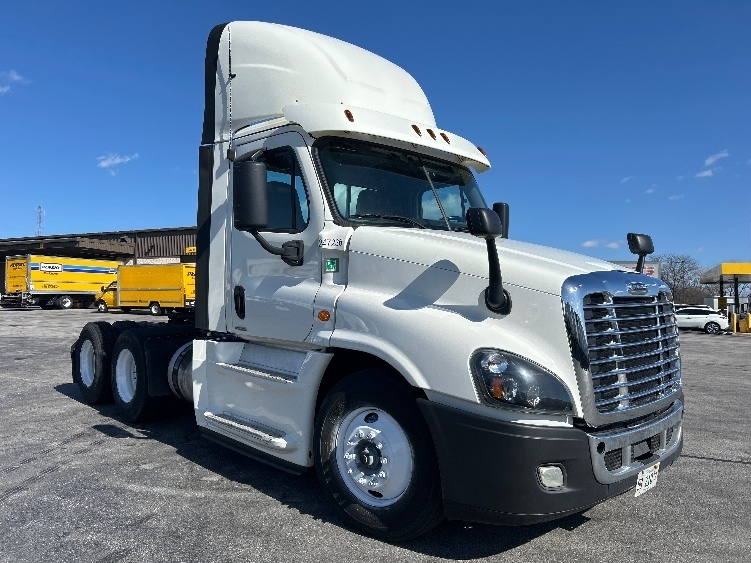 2019 FREIGHTLINER CASCADIA 125 in La Porte, IN
