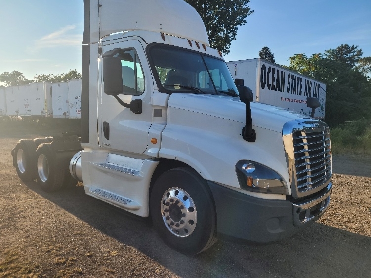 2019 FREIGHTLINER CASCADIA 125 in Fitchburg, MA