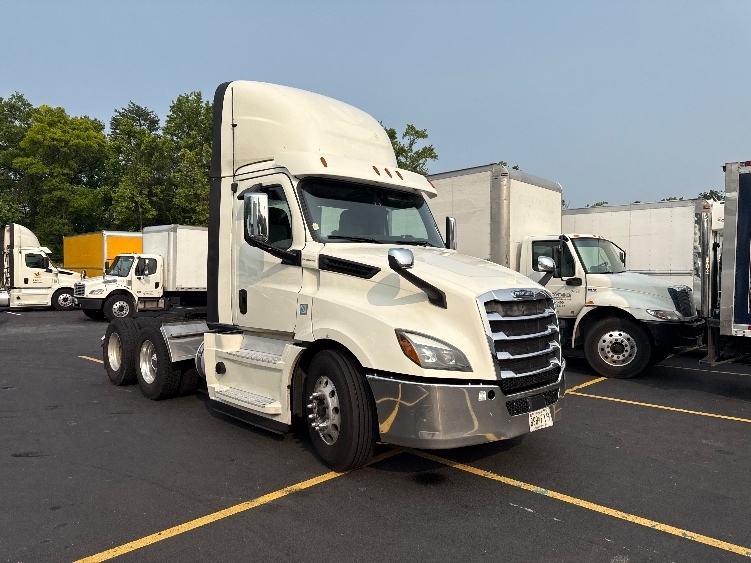 2019 FREIGHTLINER CASCADIA 126 in Jessup, MD