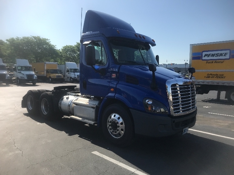 2020 FREIGHTLINER CASCADIA 113 in Harrisburg, PA