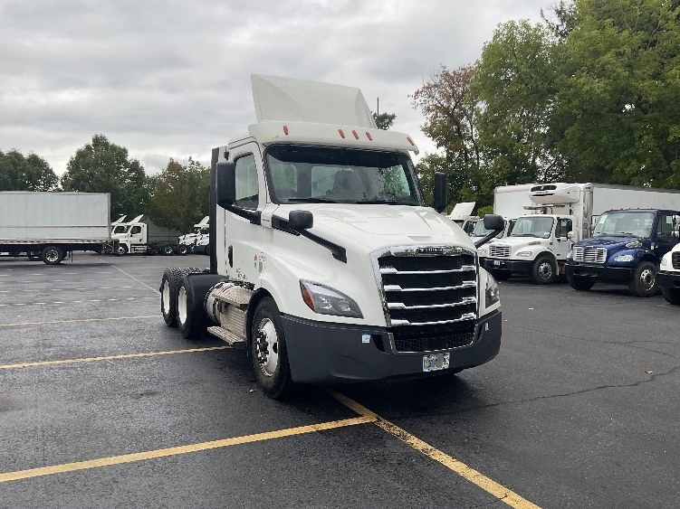 2020 FREIGHTLINER CASCADIA 116 in Montgomery, NY
