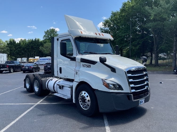 2018 FREIGHTLINER CASCADIA 126 in Fayetteville, NC