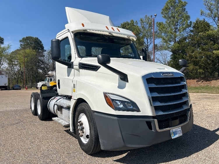 2019 FREIGHTLINER CASCADIA 126 in Belden, MS