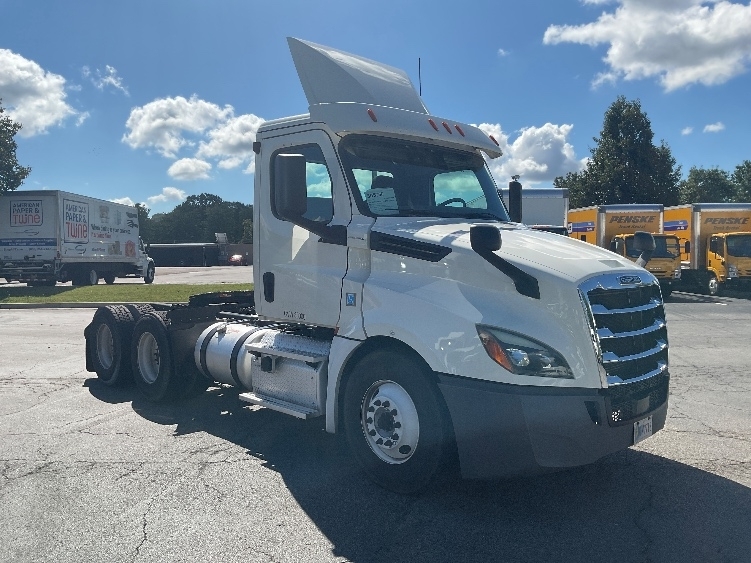 2019 FREIGHTLINER CASCADIA 126 in Chattanooga, TN
