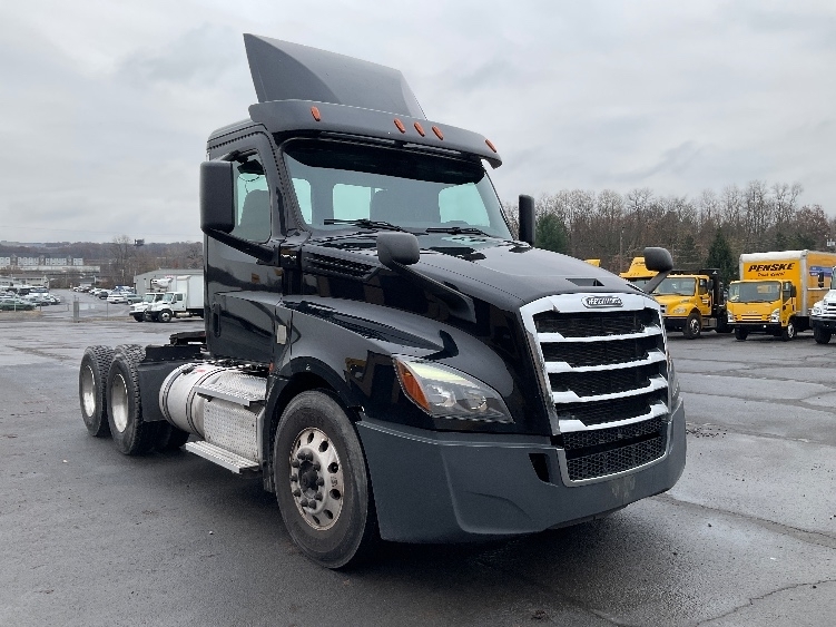 2020 FREIGHTLINER CASCADIA 126 in Wilkes Barre, PA