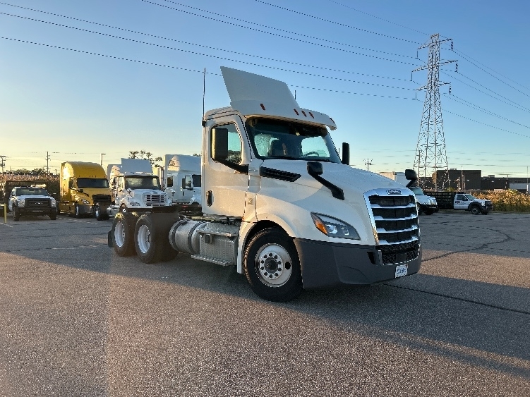 2019 FREIGHTLINER CASCADIA 126 in Warren, MI