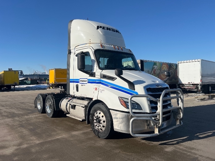 2019 FREIGHTLINER CASCADIA 116 in Fargo, ND