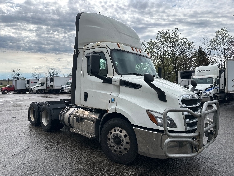 2020 FREIGHTLINER CASCADIA 116 in Madison, WI