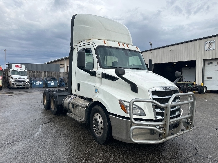 2020 FREIGHTLINER CASCADIA 116 in Milwaukee, WI