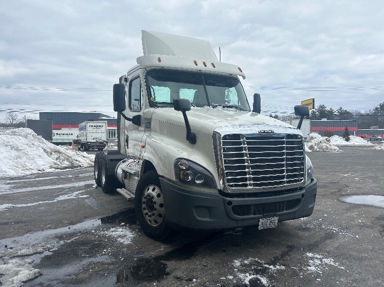 2018 FREIGHTLINER CASCADIA 125 in Londonderry, NH