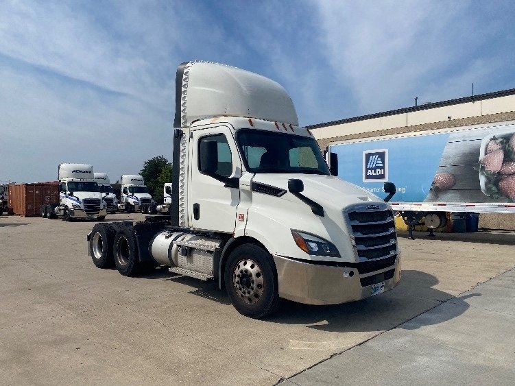 2019 FREIGHTLINER CASCADIA 116 in Madison, WI