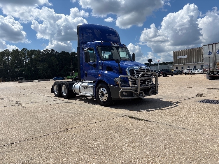 2020 FREIGHTLINER CASCADIA 113 in Hammond, LA
