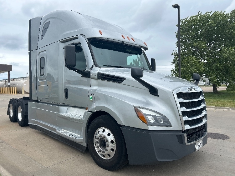 2021 FREIGHTLINER CASCADIA 126 in Wichita, KS