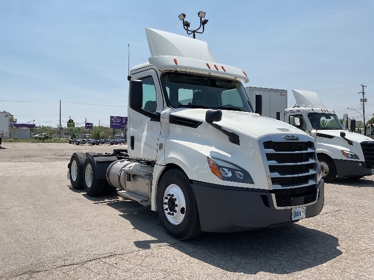2019 FREIGHTLINER CASCADIA 126 in Saginaw, MI