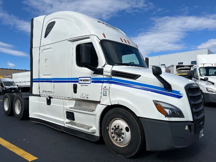 2023 FREIGHTLINER CASCADIA 126 in Londonderry, NH