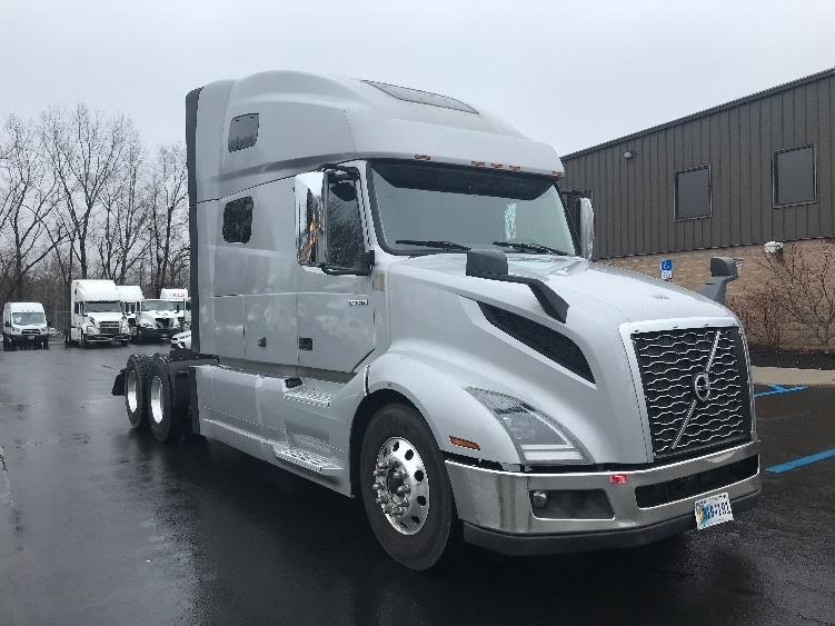 2022 VOLVO VNL64760 in Bensalem, PA