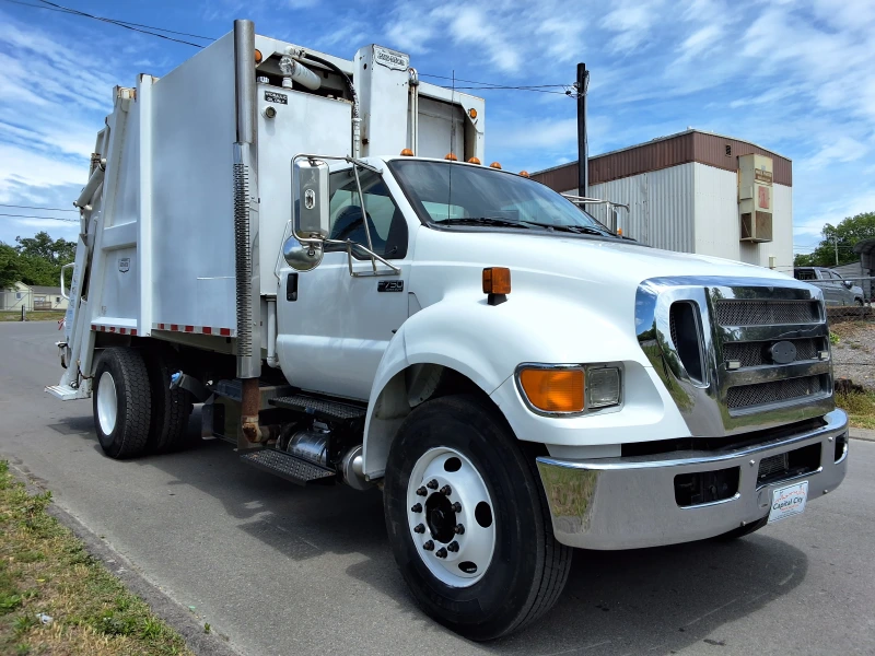 2013 FORD F750