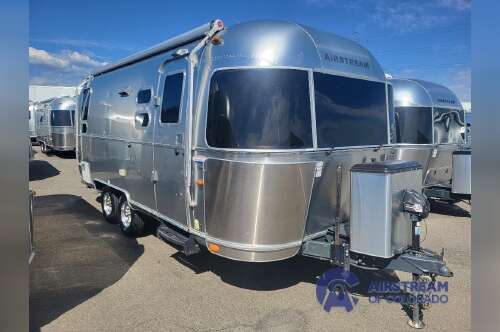 2014 Airstream International Signature 23D in denver CO