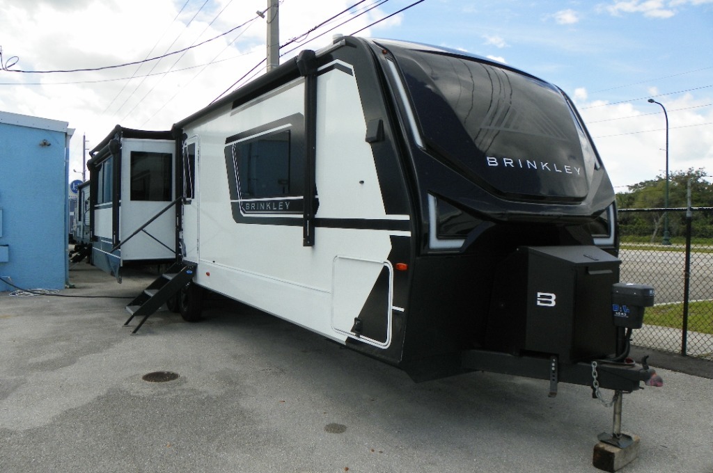 2025 Brinkley Model Z Air 310 in hobe sound FL