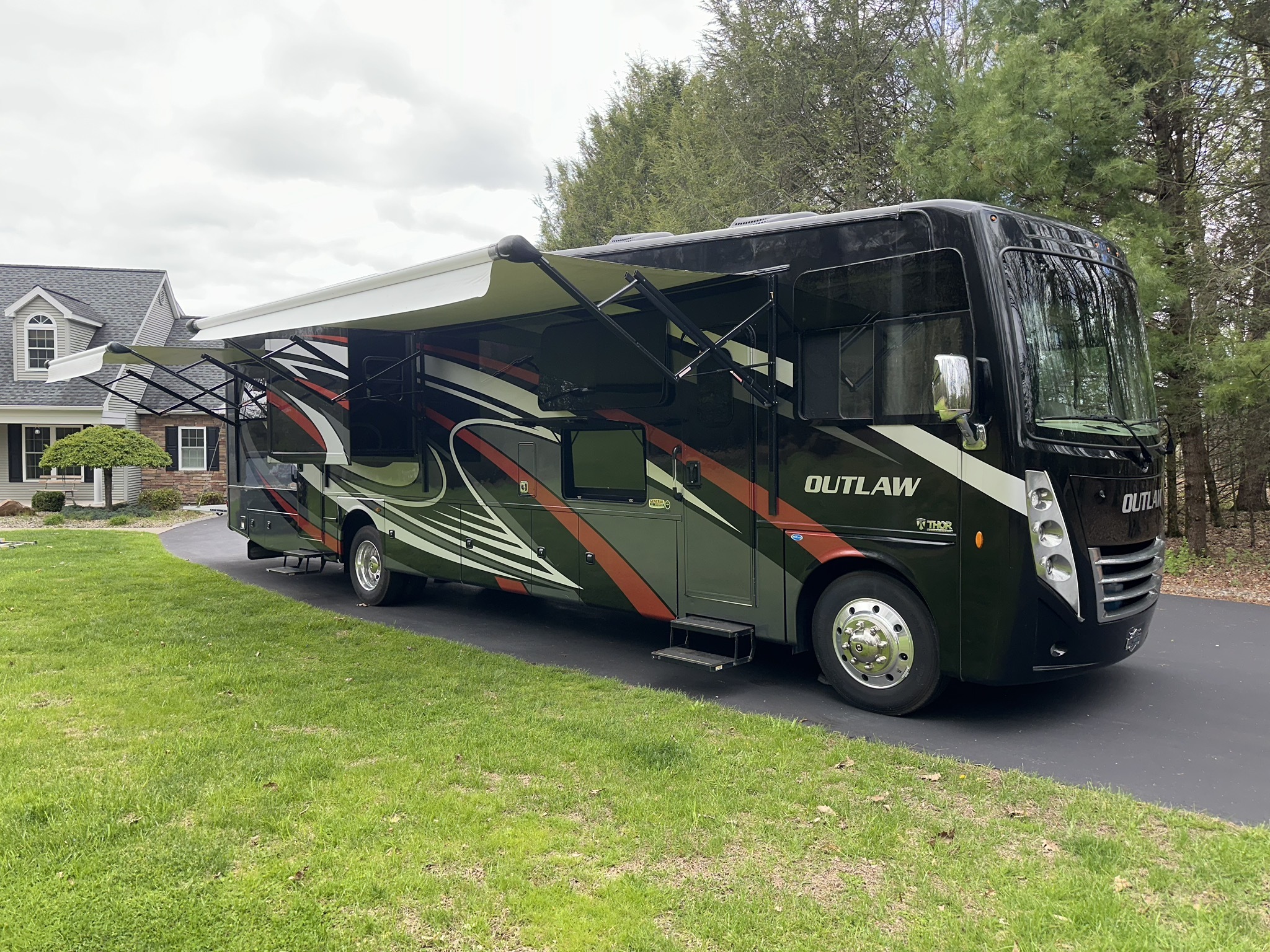 2022 Thor Motor Coach OUTLAW 38MB RV