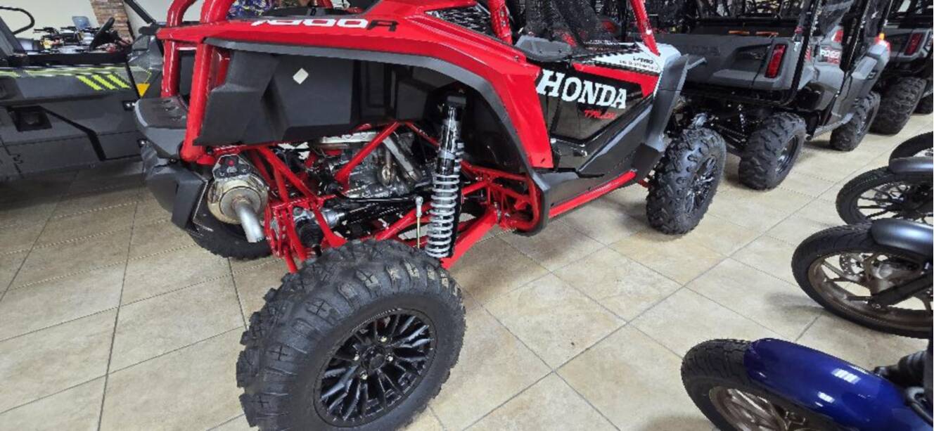 A photo of this 2025 Honda SXS10S2RDS