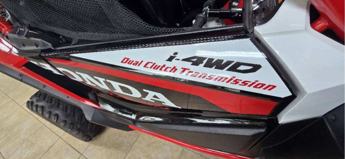 A photo of this 2025 Honda SXS10S2RDS