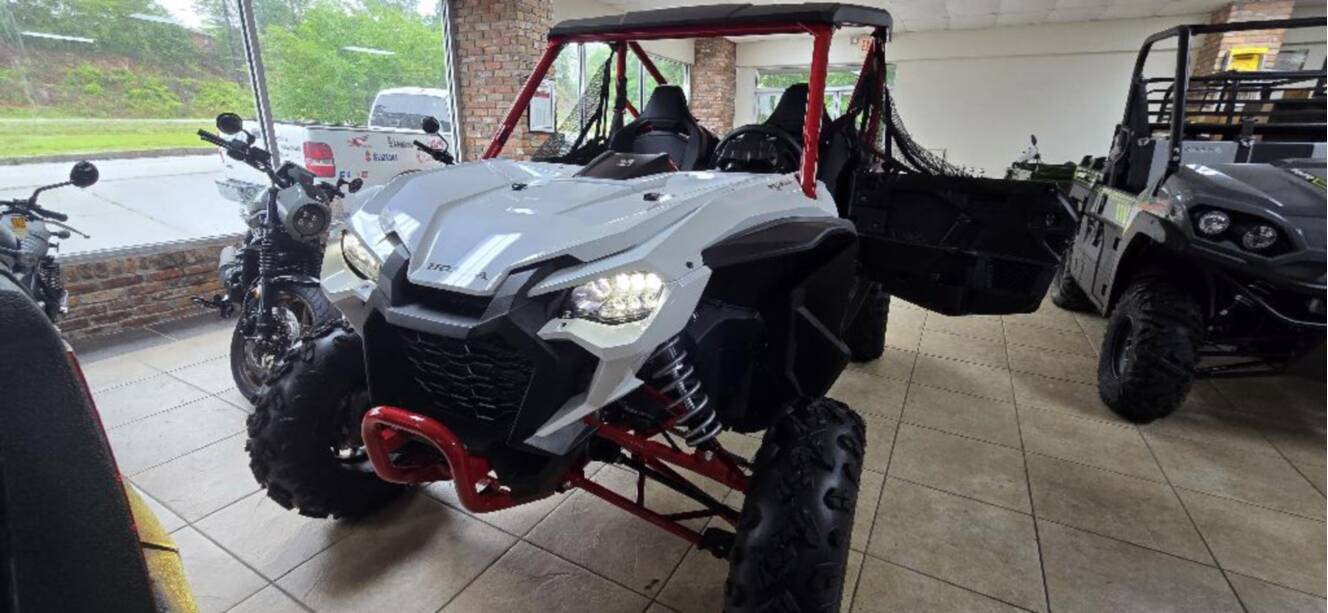 A photo of this 2025 Honda SXS10S2RDS