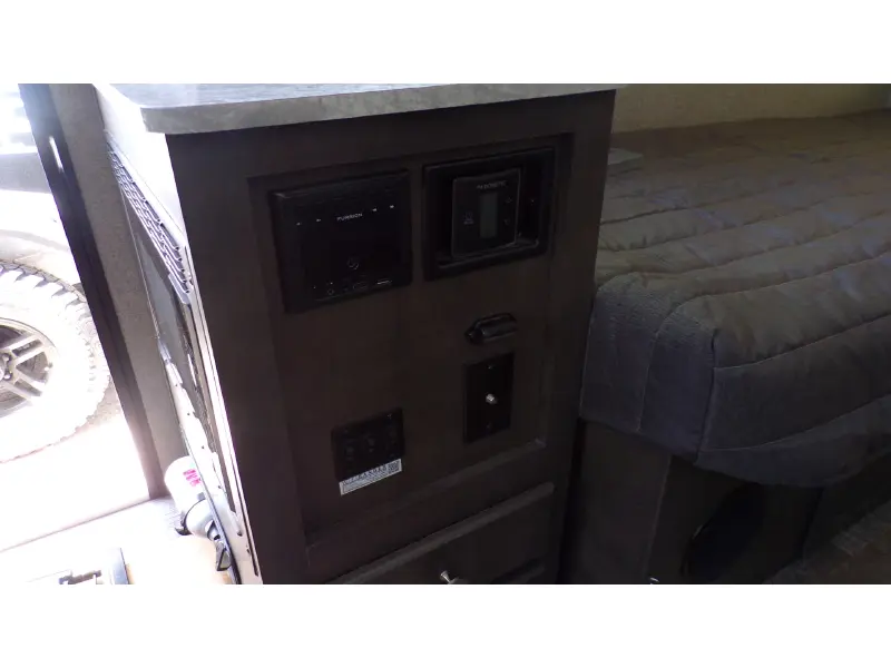 2020 FOREST RIVER ROCKWOOD PREMIER A213HW