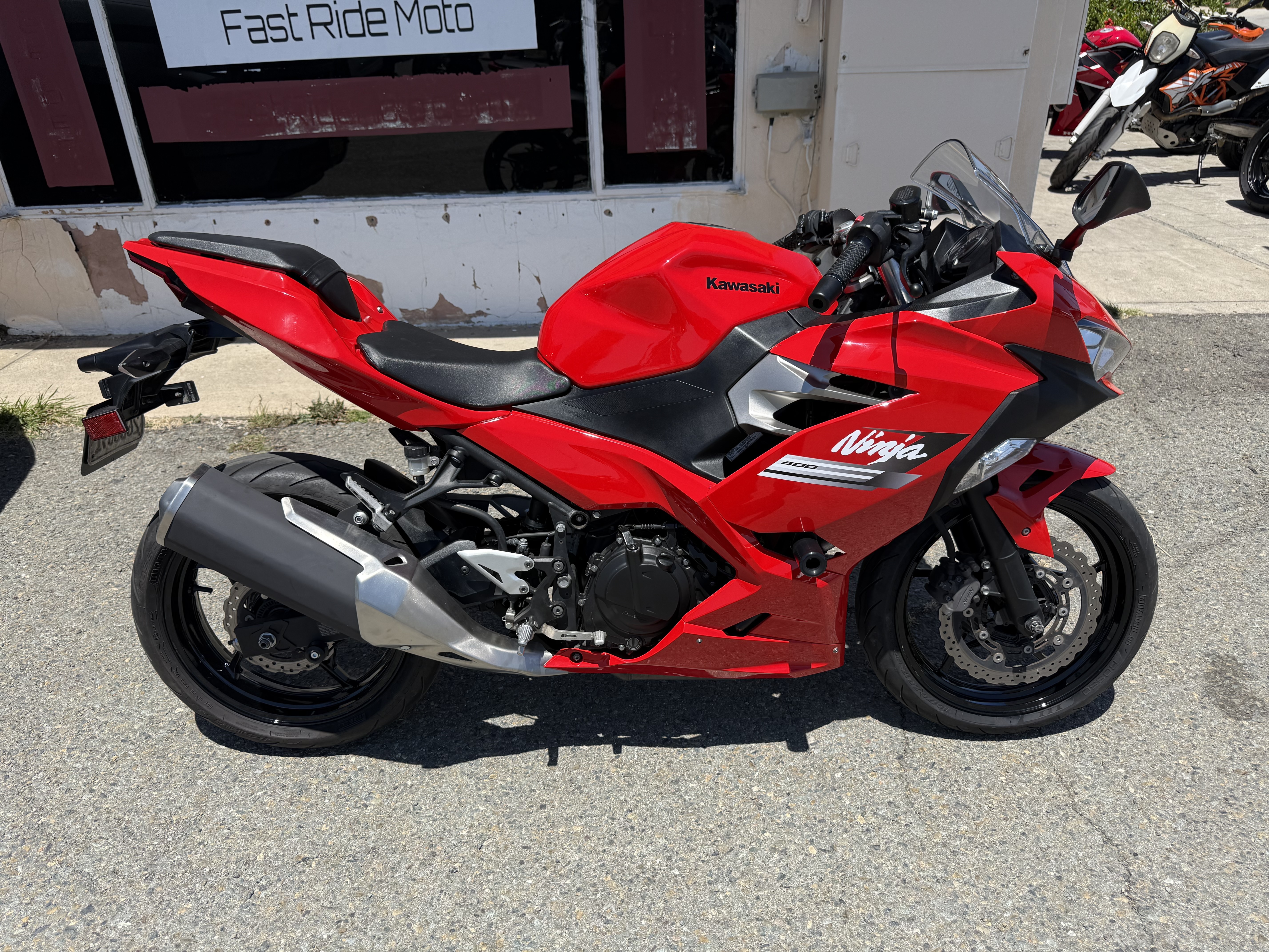 【色:レッド_スタイル:Ninja400250(18~21)】デイトナ(Day 2021 Kawasaki Ninja 400 Guide | Total Motorcycle