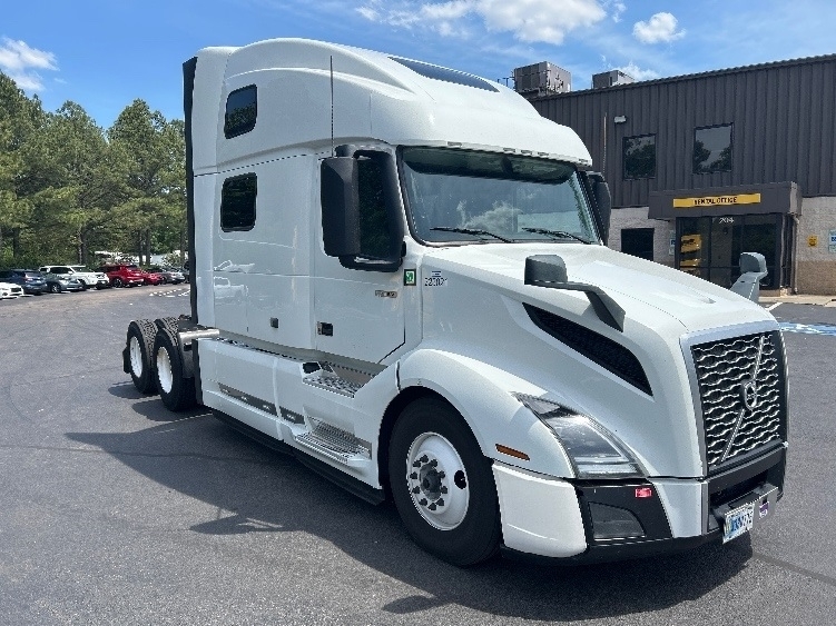 2023 VOLVO VNL64860 in Mebane, NC