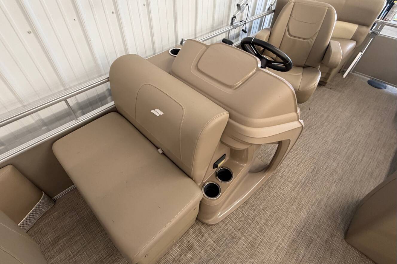 A photo of this 2025 Starcraft LX 18 F