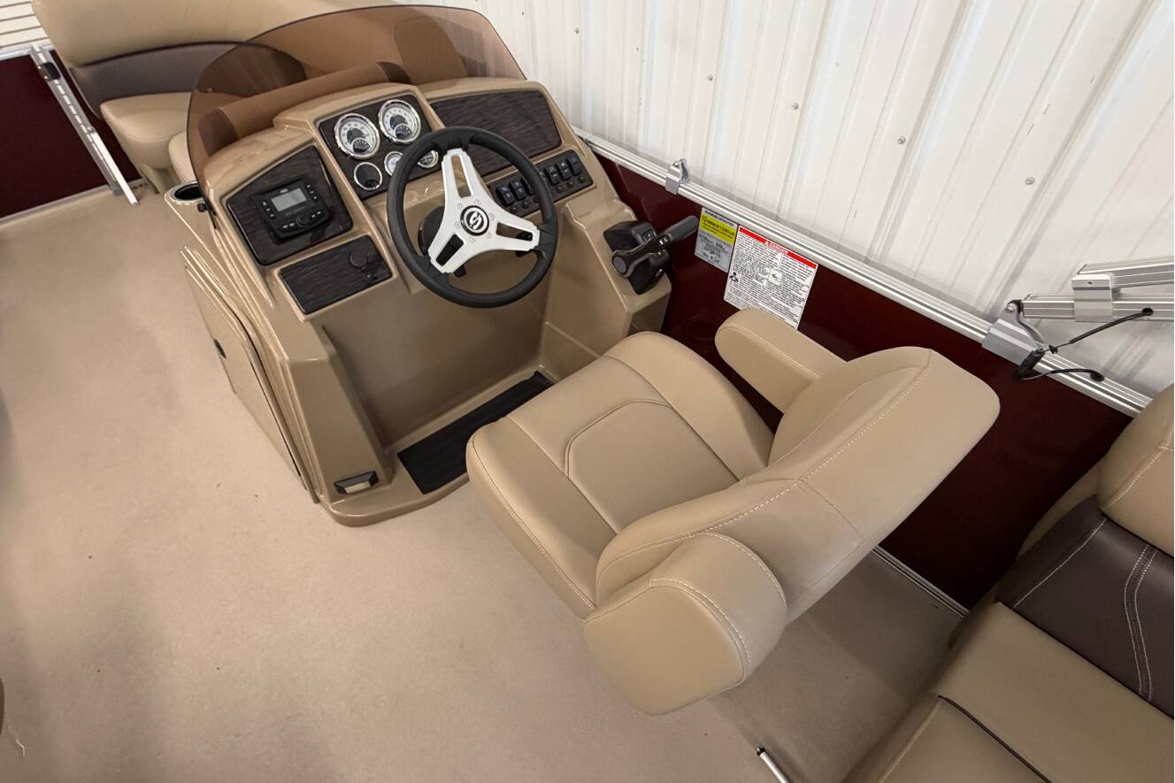 A photo of this 2025 Sylvan Mirage 820 LZ