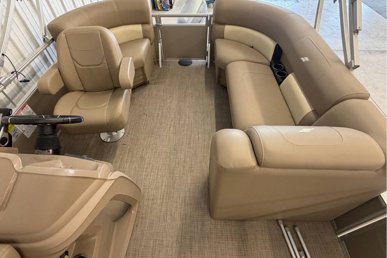 A photo of this 2025 Starcraft LX 18 F