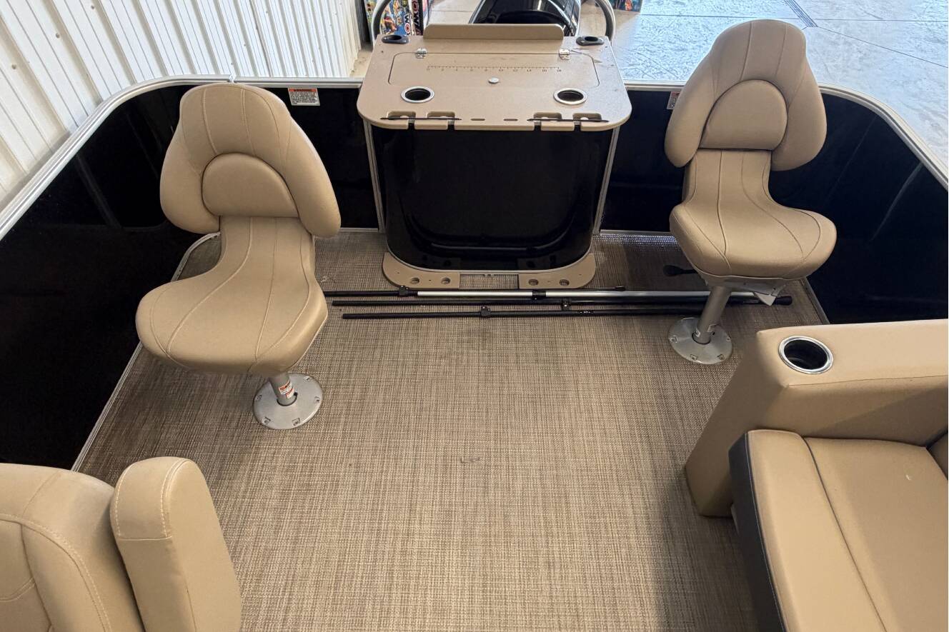 A photo of this 2025 Starcraft EX Fish 20 FD