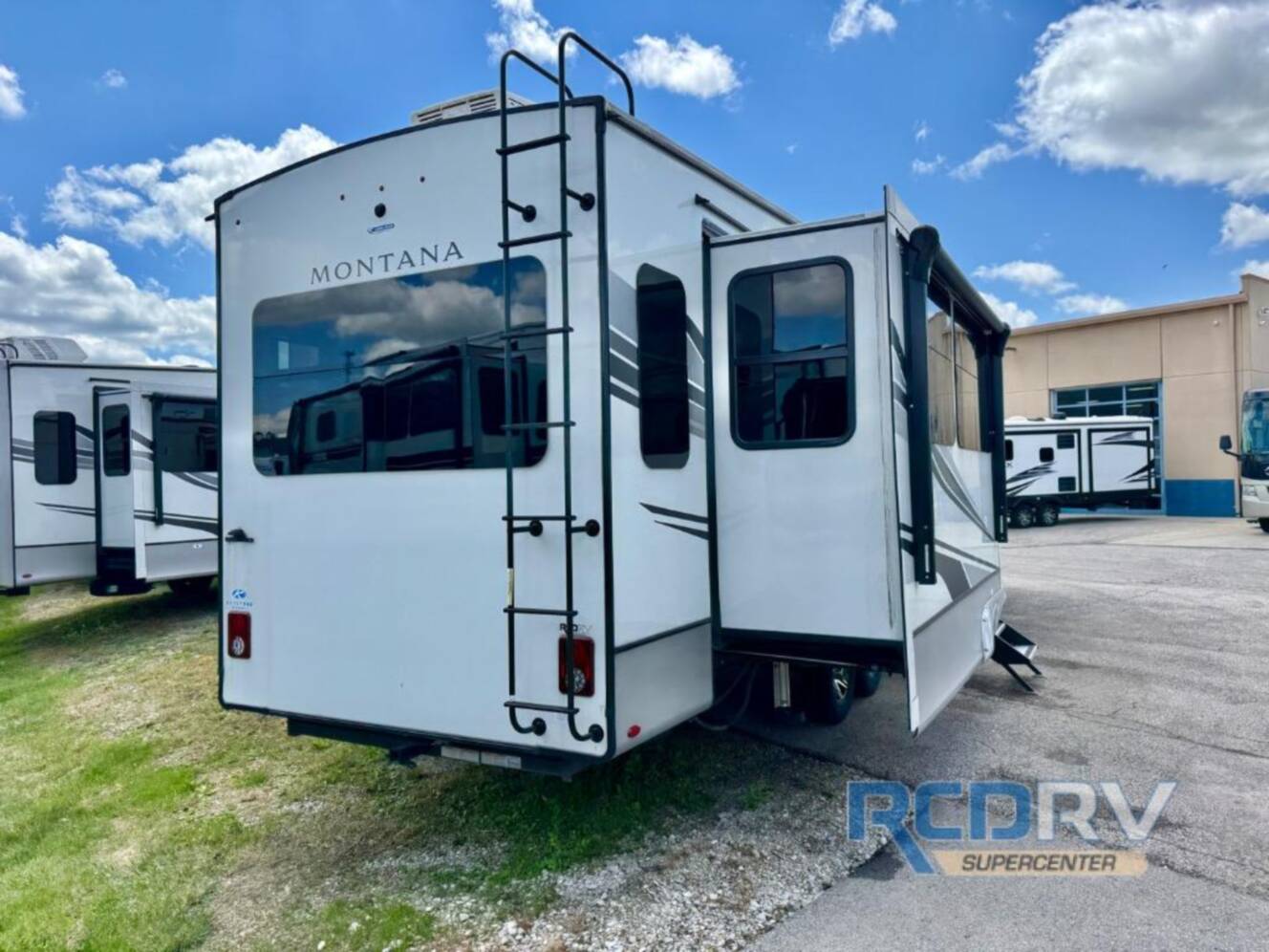 A photo of this 2023 Keystone Rv Montana 3231CK