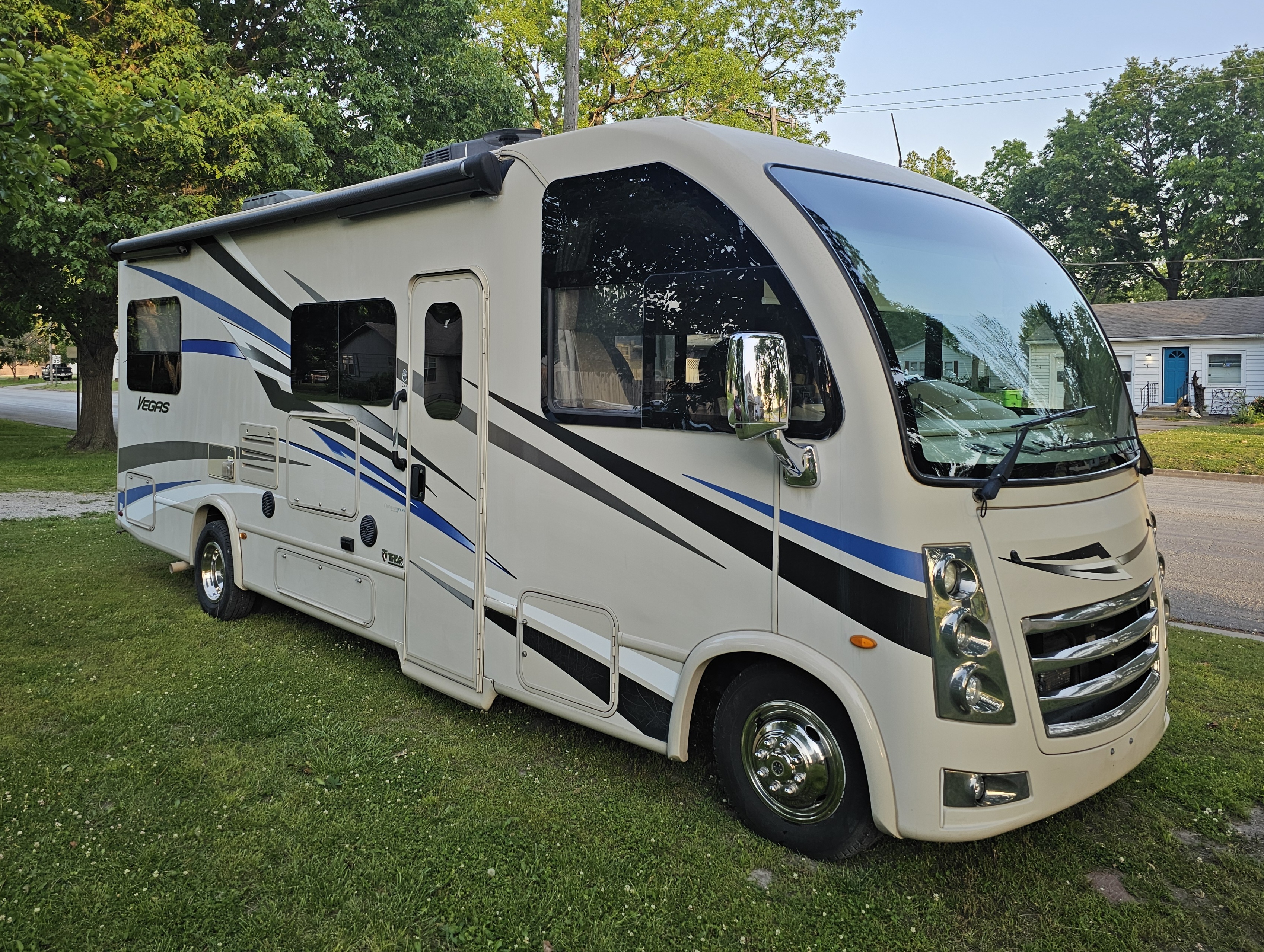 2018 Thor Motor Coach VEGAS RUV 25 2 RV